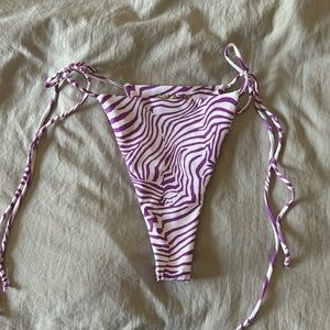 NWT Skatie Malta String Bottom